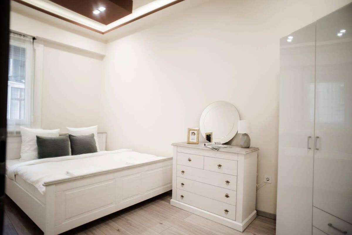 New Luxury Apartment In The Center With A/C Budapeste Exterior foto