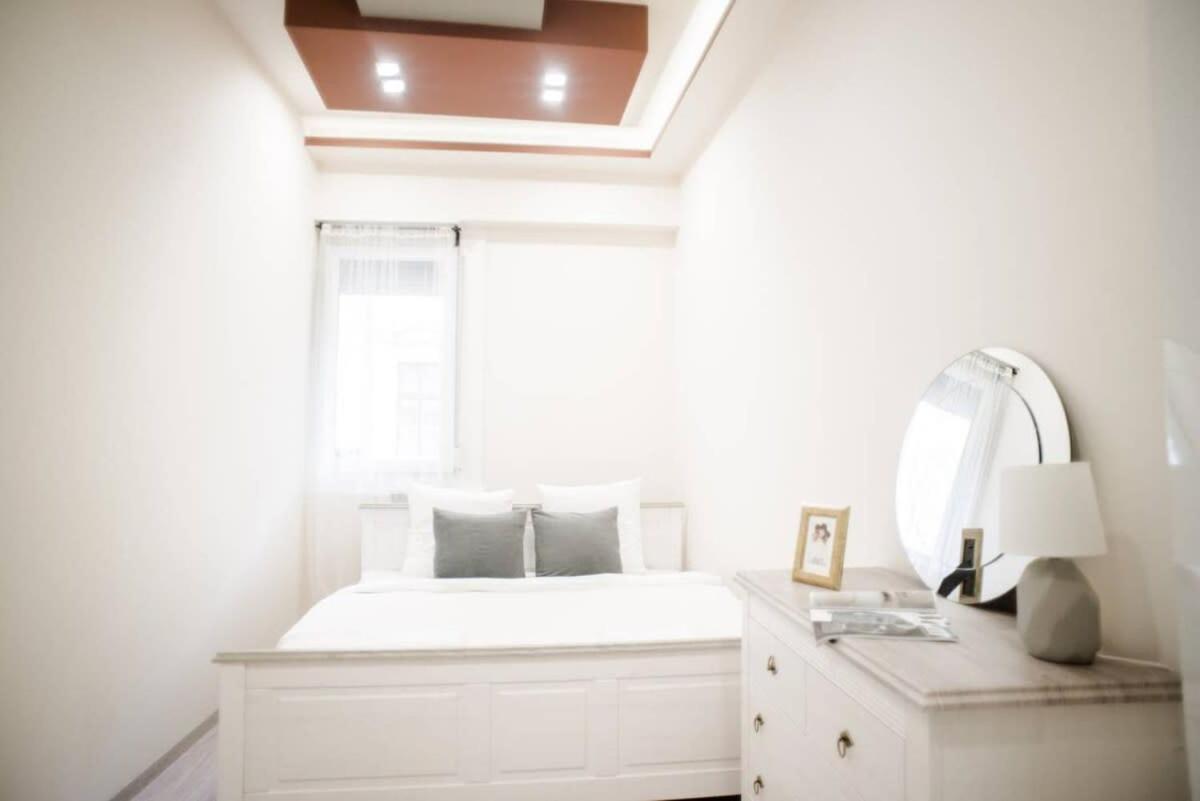 New Luxury Apartment In The Center With A/C Budapeste Exterior foto