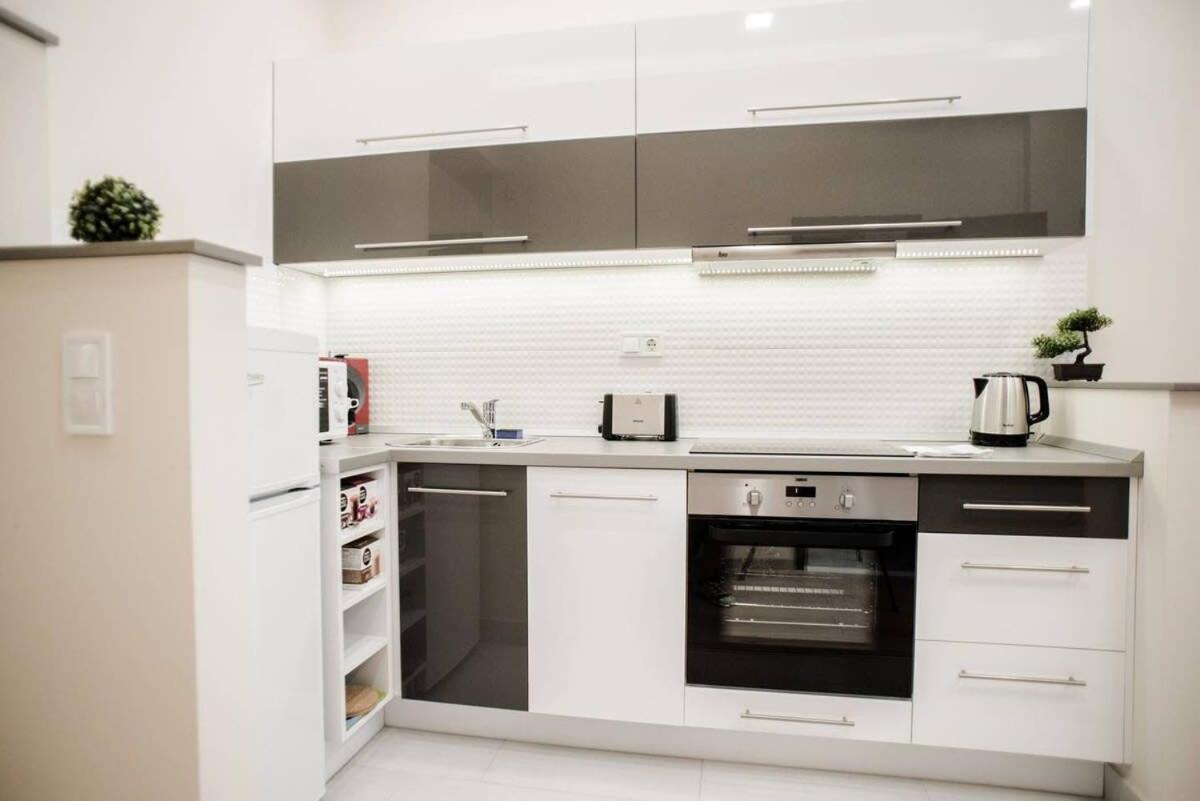 New Luxury Apartment In The Center With A/C Budapeste Exterior foto