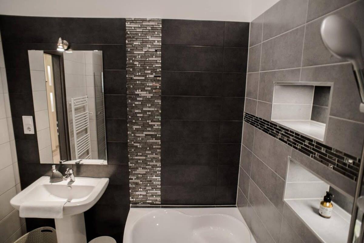 New Luxury Apartment In The Center With A/C Budapeste Exterior foto
